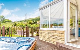 3 Bedroom Luxury Home, Hot Tub, Stunning Views Of Killin, Sitting On The River Dochart